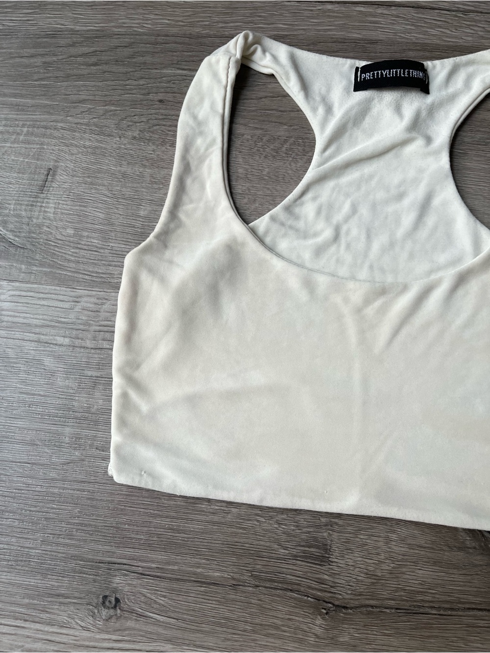 PrettyLittleThing Cream Racerback Crop Top - Picture 4 of 6